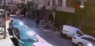  Bahçelievler'de yıkımı yapılan binanın balkonu deprem esnasında çöktü