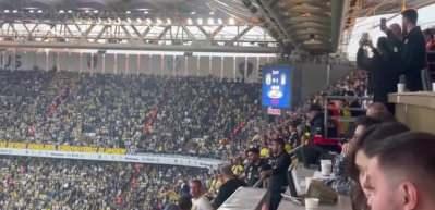 Fenerbahçe tribünlerinden ''Yönetim istifa'' tezahüratları