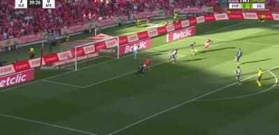 Kerem Akt&uuml;rkoğlu hem attı hem attırdı!