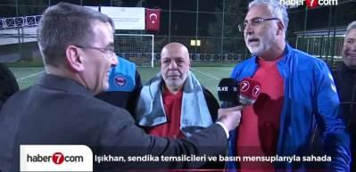 Mesaj halı sahada verildi: "1 Mayıs devletle hesaplaşılacak g&uuml;n değildir"