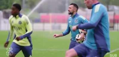 Teknik direkt&ouml;rl&uuml;k kariyerine Karag&uuml;mr&uuml;k'te başlayan Farioli, Ajax ile şampiyonluk yolunda