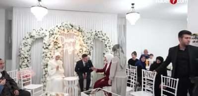 Bakan G&ouml;ktaş, kendisini sosyal medyadan davet eden gence kız istedi!