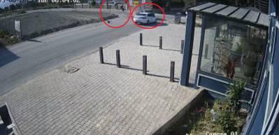 Feci kaza kamerada: Metrelerce havaya savruldular!