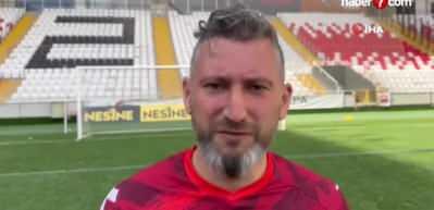 Hem başkan, hem teknik direktör, hem oyuncu!