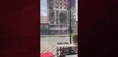 Kahramanmaraş&rsquo;ta &ldquo;kontroll&uuml;&rdquo; yıkım panik yarattı: Toz bulutu kafeyi kapladı