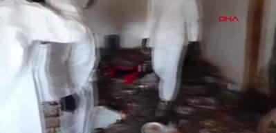 K&ouml;t&uuml; koku gelen evden 1 kamyon &ccedil;&ouml;p &ccedil;ıktı, yaşlı adamın bakımı yapıldı