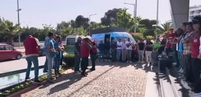 Narlıdere Belediyesi iş&ccedil;ileri grevde: Zam teklifini yetersiz buldular