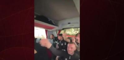 Video ortaya çıktı: Efsane ekibin futbolcuları rakip takıma küfrediyor
