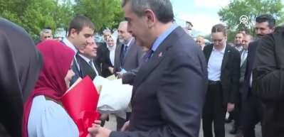 Bakanlar Tekin ve Göktaş, Kani Karaca Görme Engelliler İmam Hatip Anadolu Lisesi'ni ziyaret etti