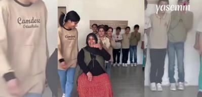 Bir okulda Anneler Günü etkinliği: "Annem beni sesimden tanır"