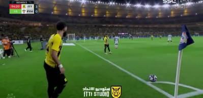 Futbol d&uuml;nyası bu korneri konuşuyor! Benzema kahkalara boğuldu