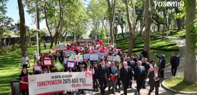 Vali Davut Gül'ün katılımıyla İstanbul’da “Aile Yılı Yürüyüşü” gerçekleştirildi