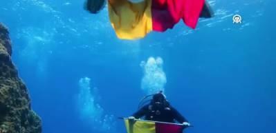 Galatasaray sevgisi sınır tanımadı! Taraftarlar şampiyonluğu deniz dibinde kutladı