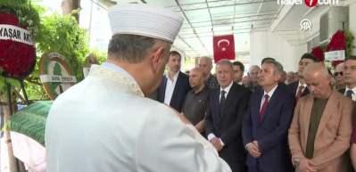 Hulusi Akar'ın kayınvalidesi hayatını kaybetti
