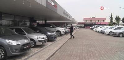 İzmit Galericiler Sitesi'nde ikinci el araç piyasası canlanıyor