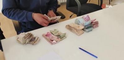 Sungurlu'da 3 dilencinin &uuml;zerinden 5 saatte toplanan 24 bin 665 TL &ccedil;ıktı