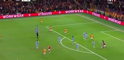 Yunus Akg&uuml;n&rsquo;e b&uuml;y&uuml;k onur: UEFA Avrupa Ligi&rsquo;nde sezonun gol&uuml; se&ccedil;ildi!
