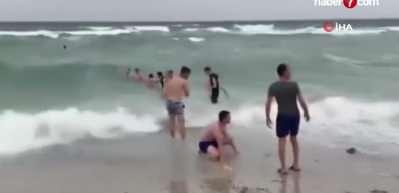 Denize giren gen&ccedil; boğuldu, arkadaşları sinir krizi ge&ccedil;irdi!