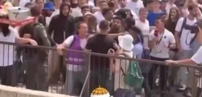 Filistinli gen&ccedil; Peygamberimize (S.A.V) k&uuml;freden Siyonistlere tek başına karşı koydu!
