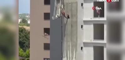İnşaat iskelesi &ccedil;&ouml;kt&uuml;, iş&ccedil;i emniyet halatı sayesinde Kurtardı!