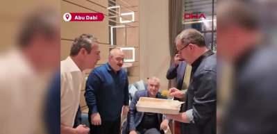 Mustafa Varank, şampiyonluk maçı öncesi Ali Koç'a okunmuş baklava yedirdi