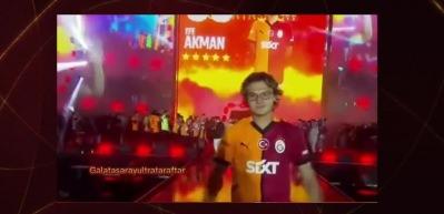Şampiyonluk kutlamalarında yuhalanan oyuncu takımdan ayrılma kararı aldı