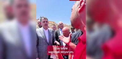 Vatandaştan Bakan Kurum'a duygulandıran s&ouml;zler: İlk g&uuml;nden beri bize bebek gibi baktınız