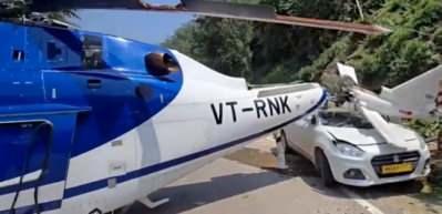 Hindistan'da bir helikopter aracın &uuml;zerine sert iniş yaptı