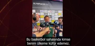 Panathiniakos takımını çalıştıran Ergin Ataman, Yunanistan'da teknik faul sebebiyle oyundan atıldı.