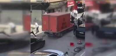 Kim kime dum duma! Cadde değil savaş alanı gibi: Yaralılar var