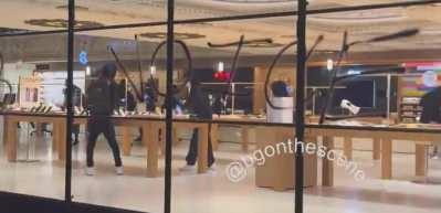 ABD&rsquo;deki g&ouml;stericiler Apple Store&rsquo;daki her şeyi yağmaladı