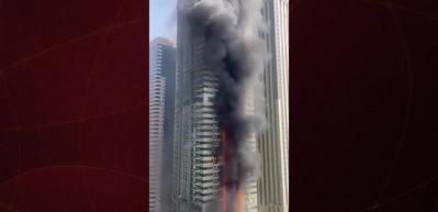 Dubai Marina'da 67 katlı g&ouml;kdelende yangın paniği: 4000 kişi tahliye edildi