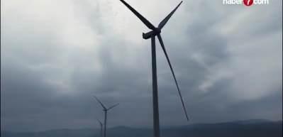 Bakan Bayraktar a&ccedil;ıkladı: R&uuml;zgar ve g&uuml;neş enerjisinin kurulu g&uuml;&ccedil;teki payı y&uuml;zde 30'u aştı