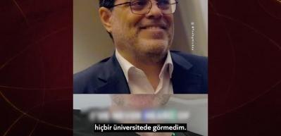 Ünlü İrlandalı komedyen iki yüzlü Batı medyasını Ti'ye aldı