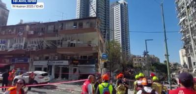 İsrail Borsası'na atılan füzeler çevredeki binalarda hasara neden oldu