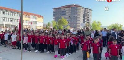 MEB yeni eğitim ve öğretim döneminde forma zorunluluğuna döndü