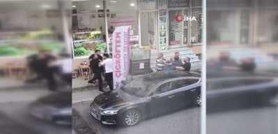 Yaşlı adamı sopayla dövdü