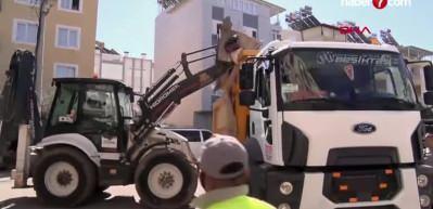 Antalya'da 6 katlı binadan bu kez 20 kamyon &ccedil;&ouml;p &ccedil;ıktı!