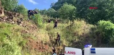 Çocuklarını kurtarmak için atladığı derede boğulan kadın, toprağa verildi