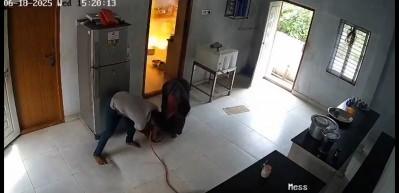 Ev bir anda alev topuna döndü! Gazın patladığı anlar böyle kaydedildi