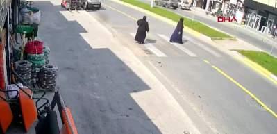 Kuralları hiçe sayan sürücü yaya geçidinde kaza yaptı