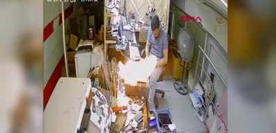 Tamire getirilen telefon bomba gibi patladı