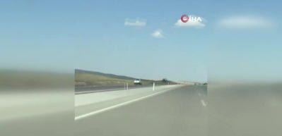 Ters şeritten giden kamyonet yürekleri ağza getirdi
