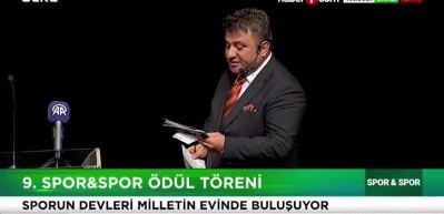 Ülke TV 9. Spor&Spor Ödül Gecesi'nde ilk olarak Özel Sporcular Spor Federasyonu ödüllerini aldı