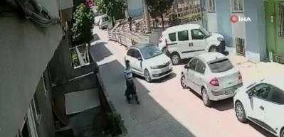 Yardım istedi, az kalsın otomobilinden oluyordu