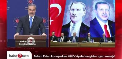 Hakan Fidan konuşurken MKYK üyelerine 'Sır saklayın' mesajı!