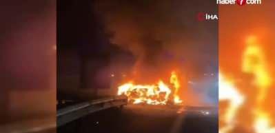 Bahçelievler'de alev alev yanan lüks otomobil hurda yığınına döndü!