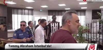 Beşiktaş'ın yeni yıldızı ''Beşiktaş için savaşırım' diyen yavru kartalla buluştu