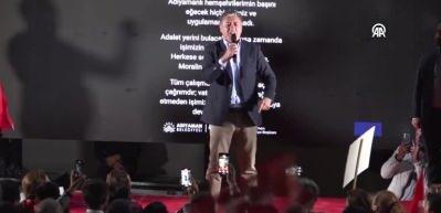 CHP'yi üzen olay! CHP Grup Başkanvekili Murat Emir sahneden düştü