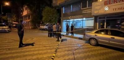Emlak ofisinde silahlı kavga: Ölü ve yaralılar var